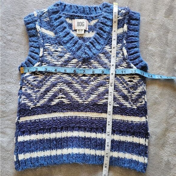 Urban Outfitters BDG Blue And White Patterned Knit Vest XS - Picture 6 of 6